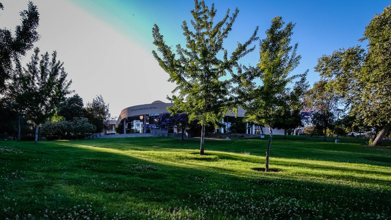 Grand Lawn